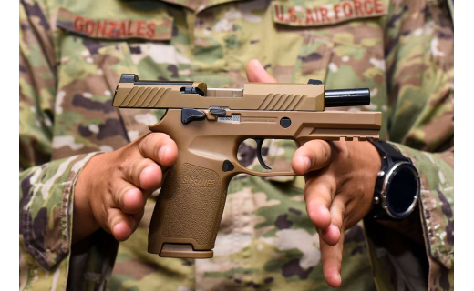Повітряні сили США повертають пістолети SIG SAUER M18 на озброєння після перевірок у ядерних підрозділах